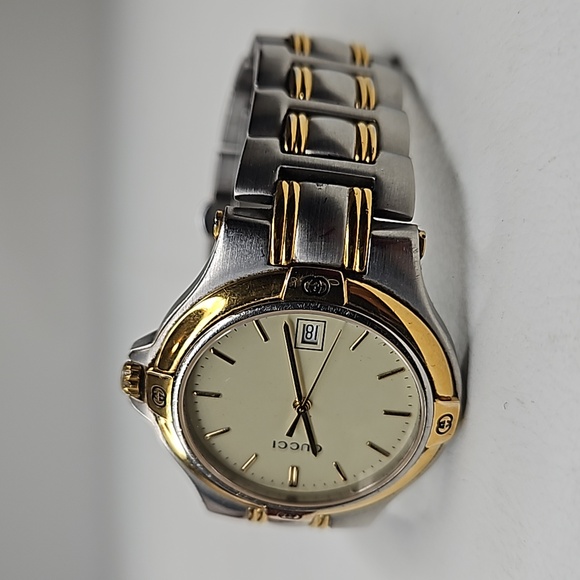 Authentic Gucci Watch 9040 M Mens Dial Quartz Two-Tone Link Date Watch - Picture 4 of 16